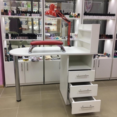 Маникюрный стол, закругленный