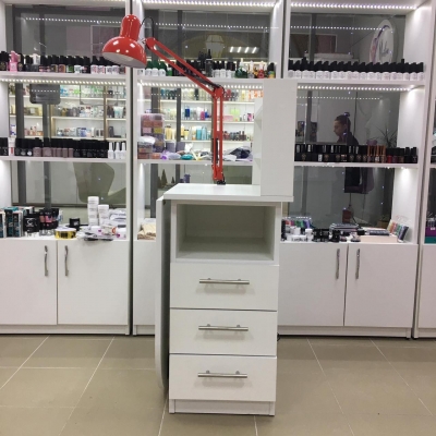 Маникюрный стол, закругленный