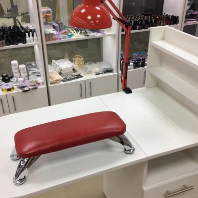 Маникюрный стол, закругленный