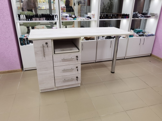 Маникюрный стол с карго, серый с оттенком коричневого цвета