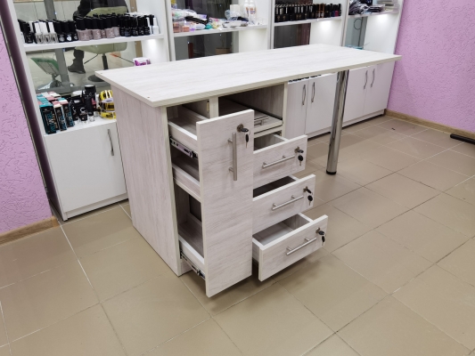 Маникюрный стол с карго, серый с оттенком коричневого цвета