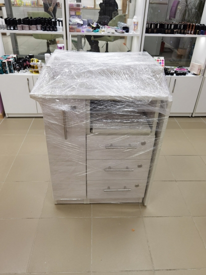 Маникюрный стол с карго, серый с оттенком коричневого цвета